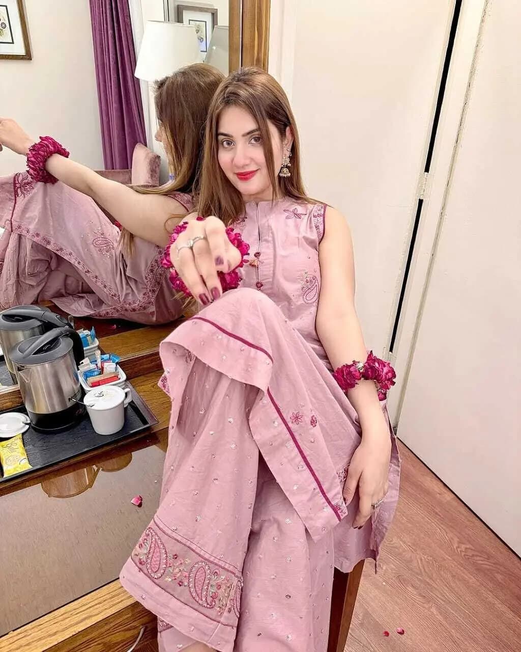 Komal - escort photo 4 in Dubai