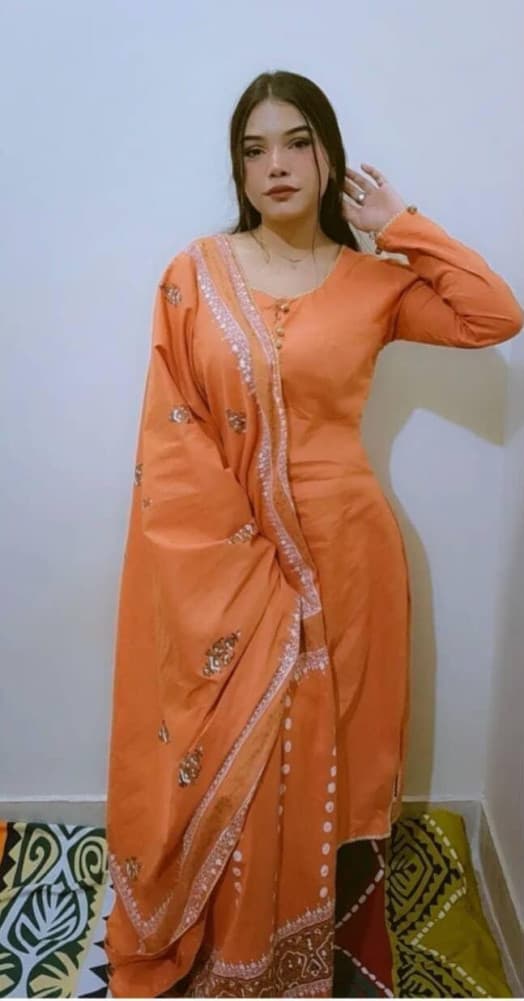 Hania Khan - صورة مرافقة 3 في Dubai