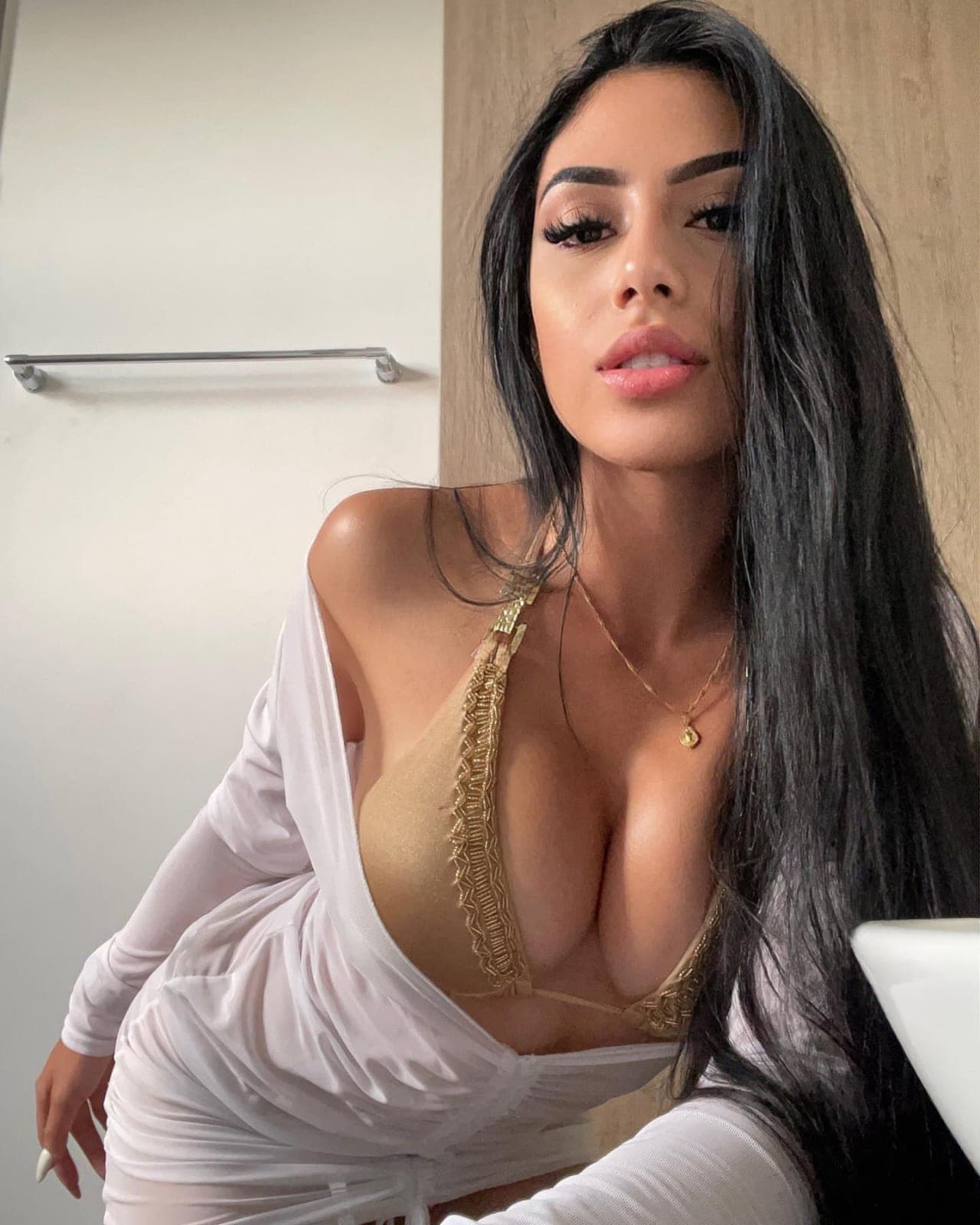 Emily - escort photo 2 in Dubai