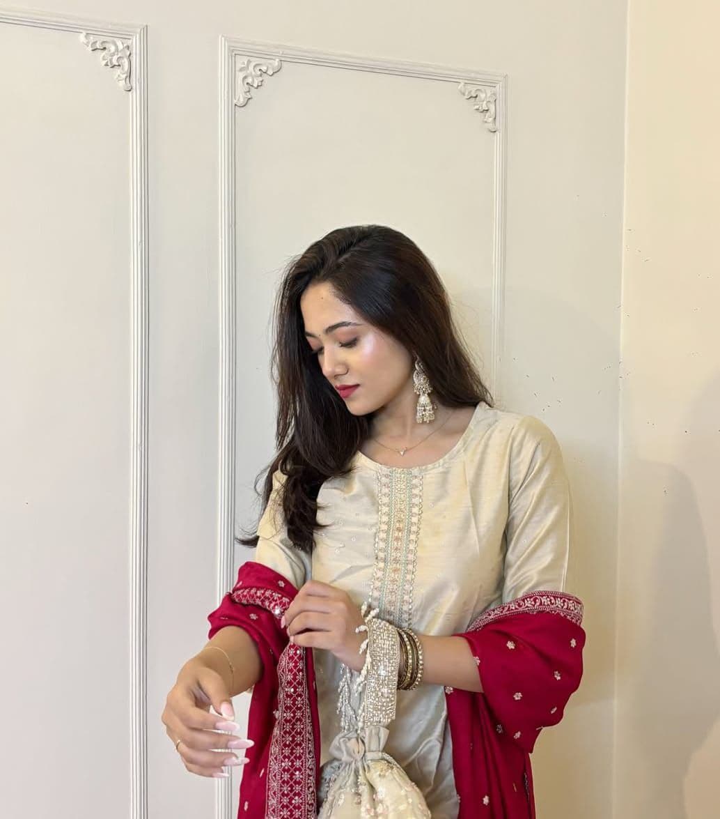 Sakshi sing - صورة مرافقة 2 في Dubai