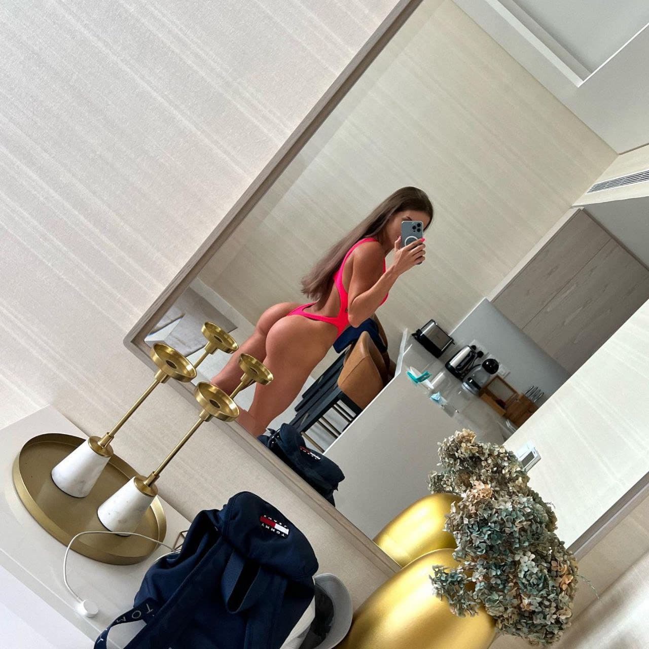 Emily - фото эскорт 3 в Dubai