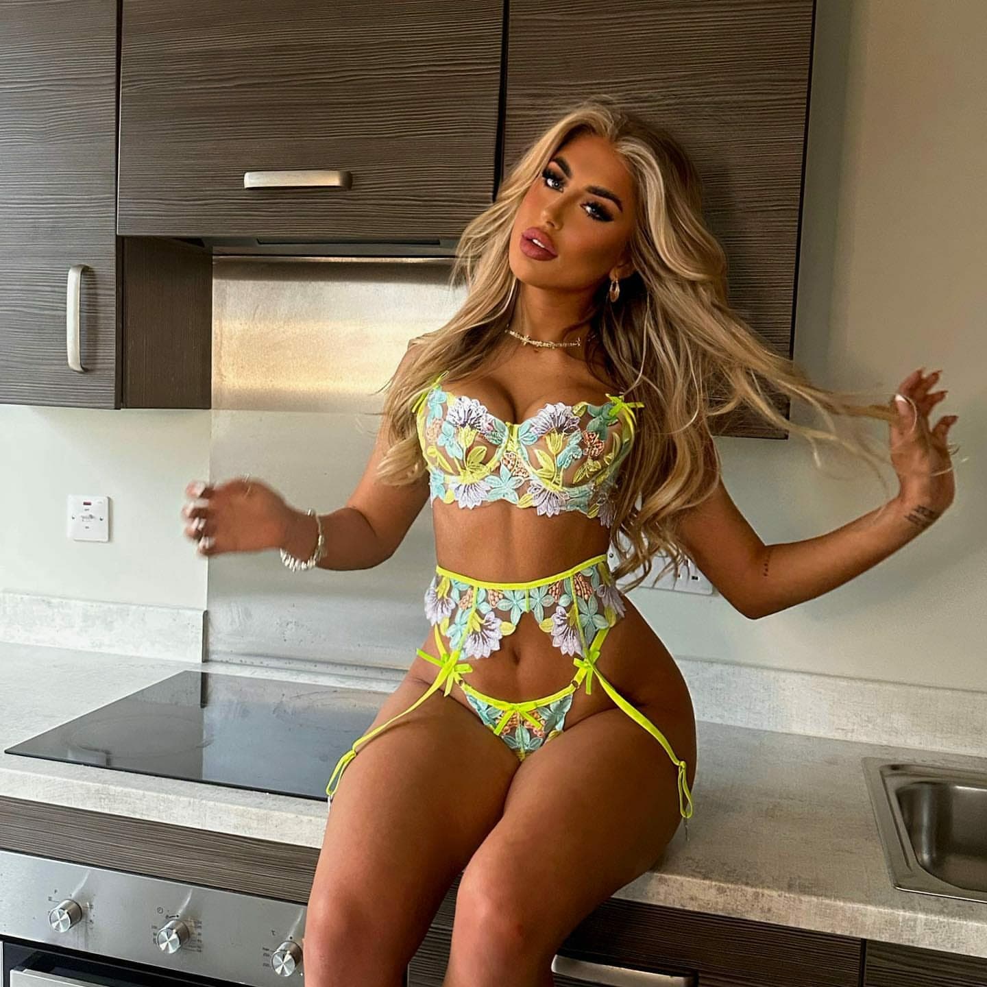 New Busty Escort Girl Linda Location Marina +971525619567 - фото эскорт 3 в Dubai