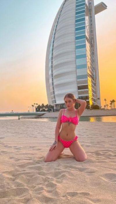 Petite escort Dubai (weight: 47 kg; height: 160 cm)